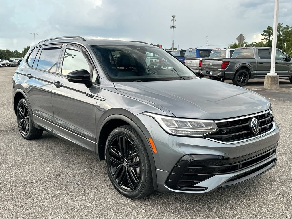 Used 2022 Volkswagen Tiguan SE R-Line FWD image 2