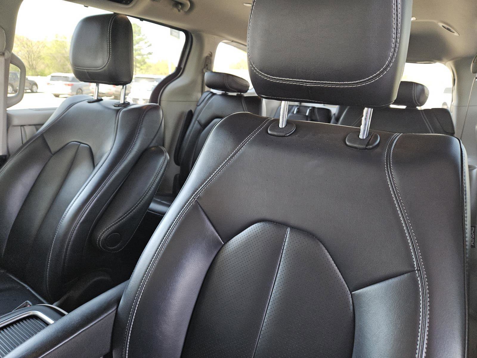 Used 2023 Chrysler Pacifica Touring-L image 22