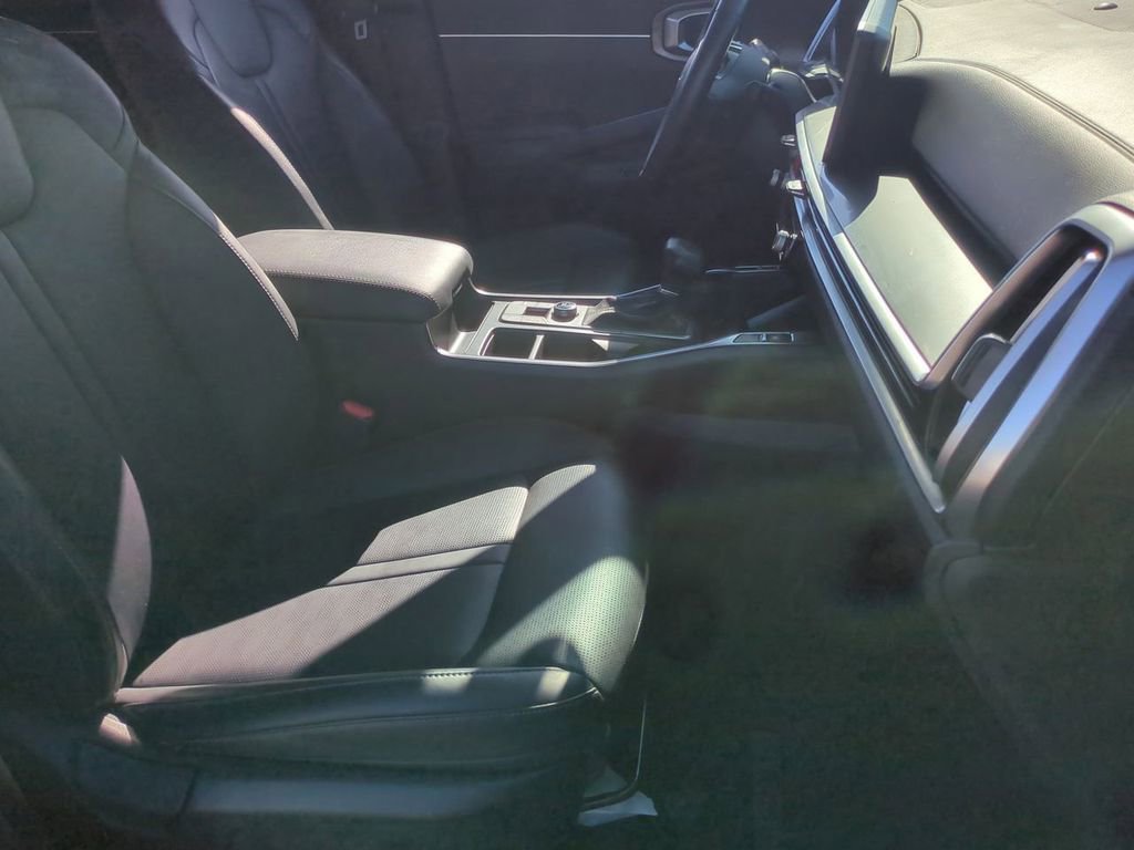 Certified 2025 Kia Sorento S image 27