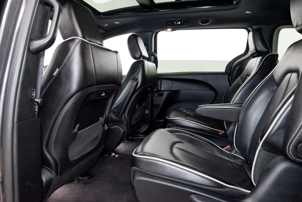 Used 2022 Chrysler Pacifica Limited w/ S Appearance Package FWD image 26