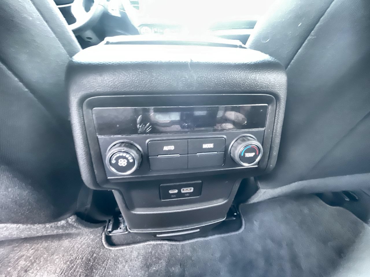 Used 2023 GMC Acadia SLE FWD image 21