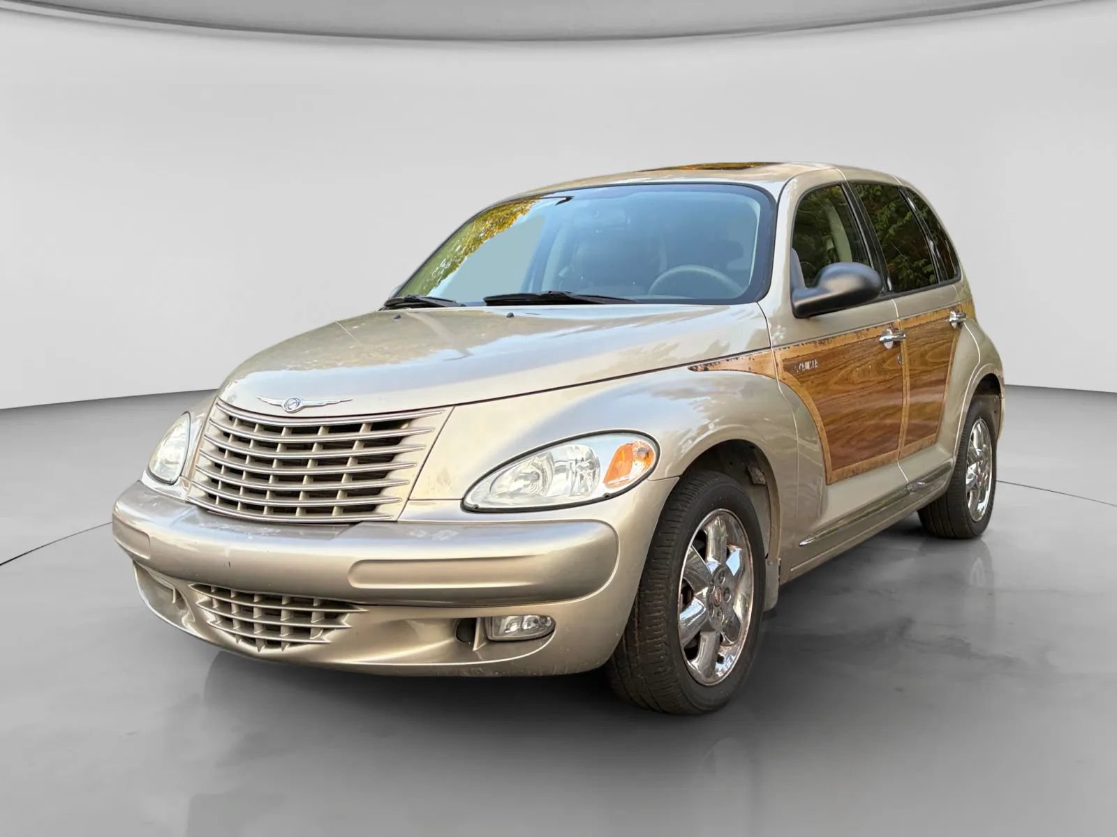 Used 2005 Chrysler PT Cruiser Limited FWD image 1