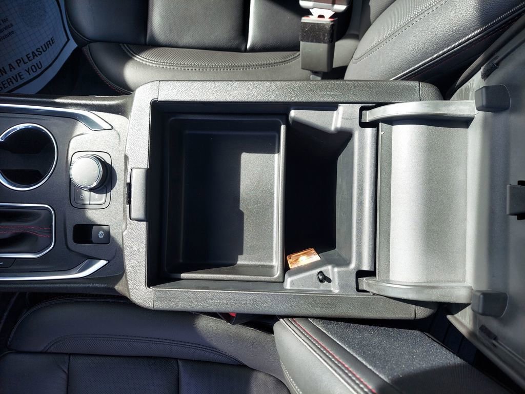 Used 2023 Chevrolet Traverse RS image 32