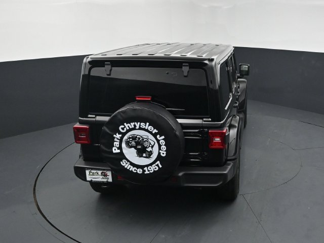 Used 2024 Jeep Wrangler Unlimited Sahara w/ Technology Group AWD/4WD image 17