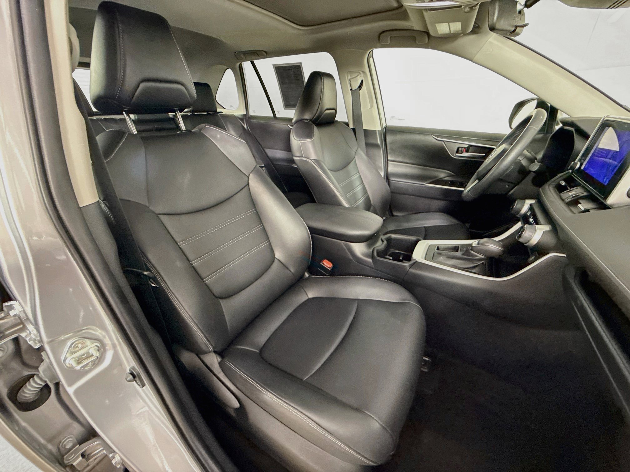 Used 2023 Toyota RAV4 XLE Premium FWD image 34