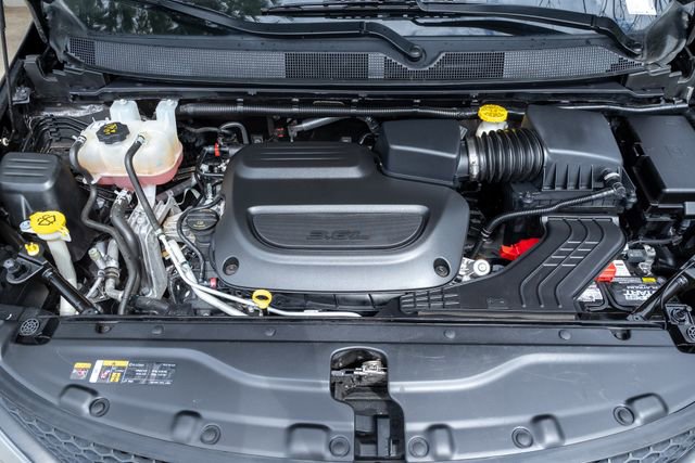 Used 2023 Chrysler Voyager LX image 3