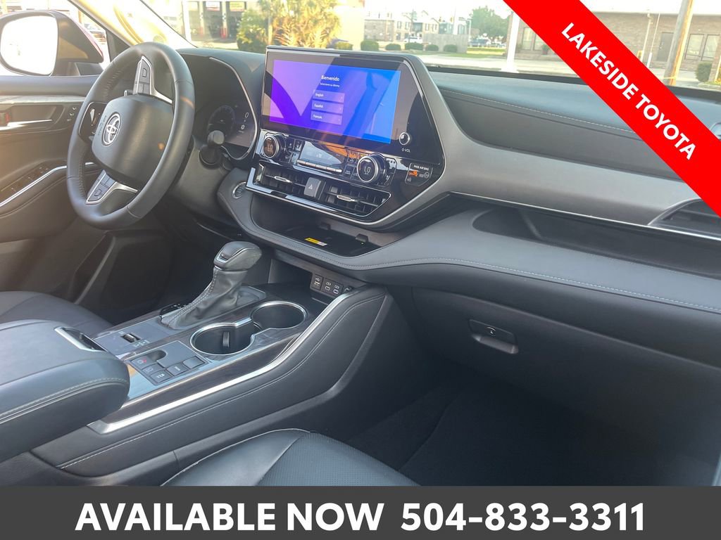 Certified 2025 Toyota Highlander Limited image 16