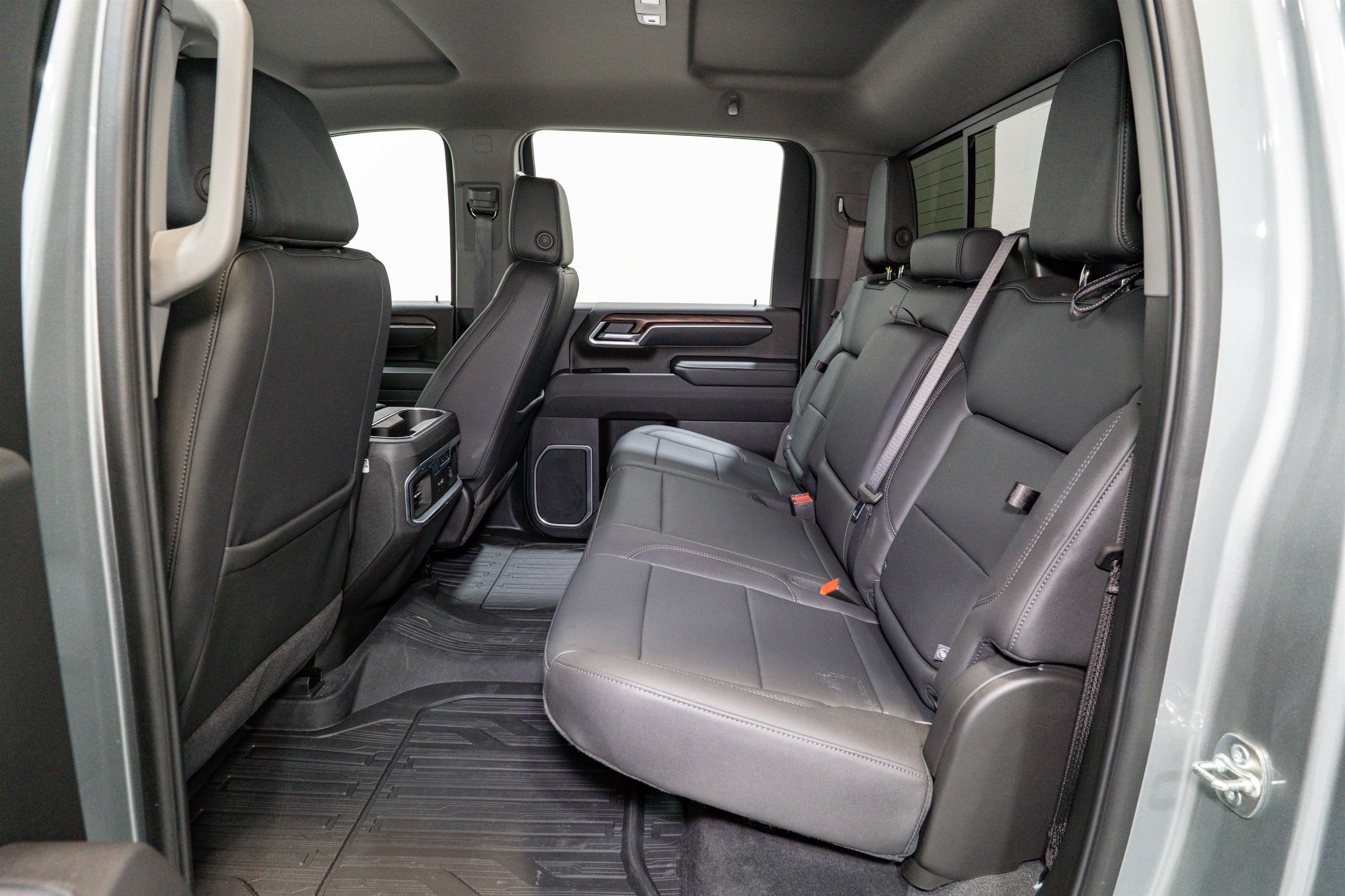 Used 2025 GMC Sierra 2500 SLT w/ SLT Premium Package image 34