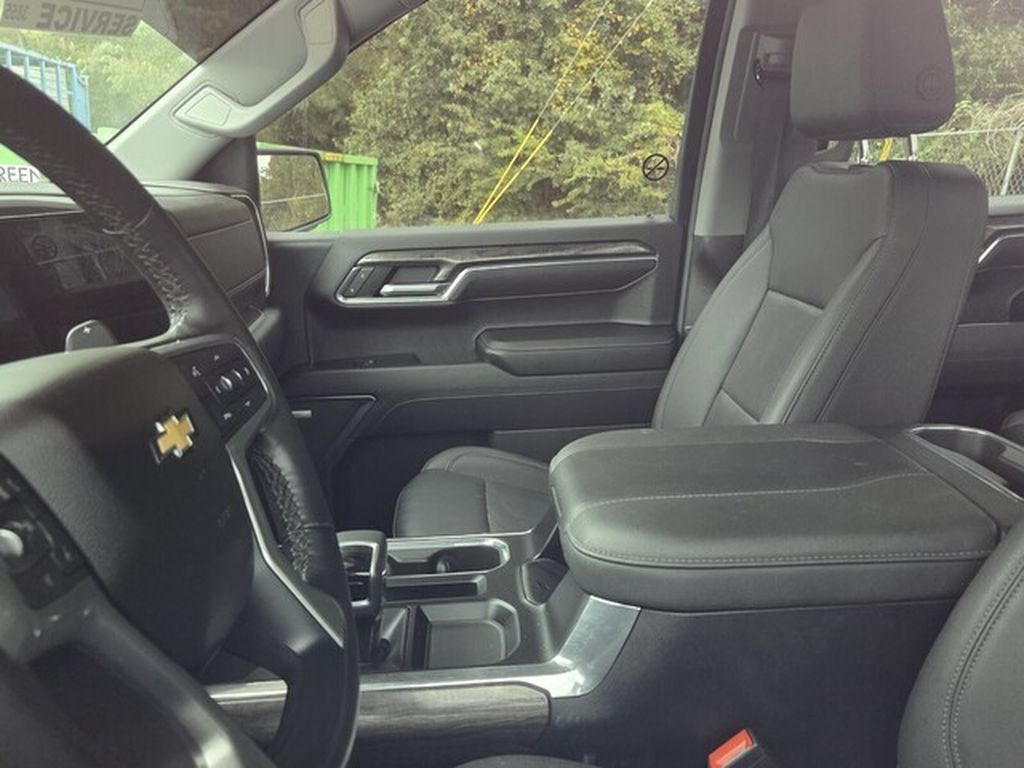 Used 2023 Chevrolet Silverado 1500 LTZ w/ LTZ Convenience Package II AWD/4WD image 9