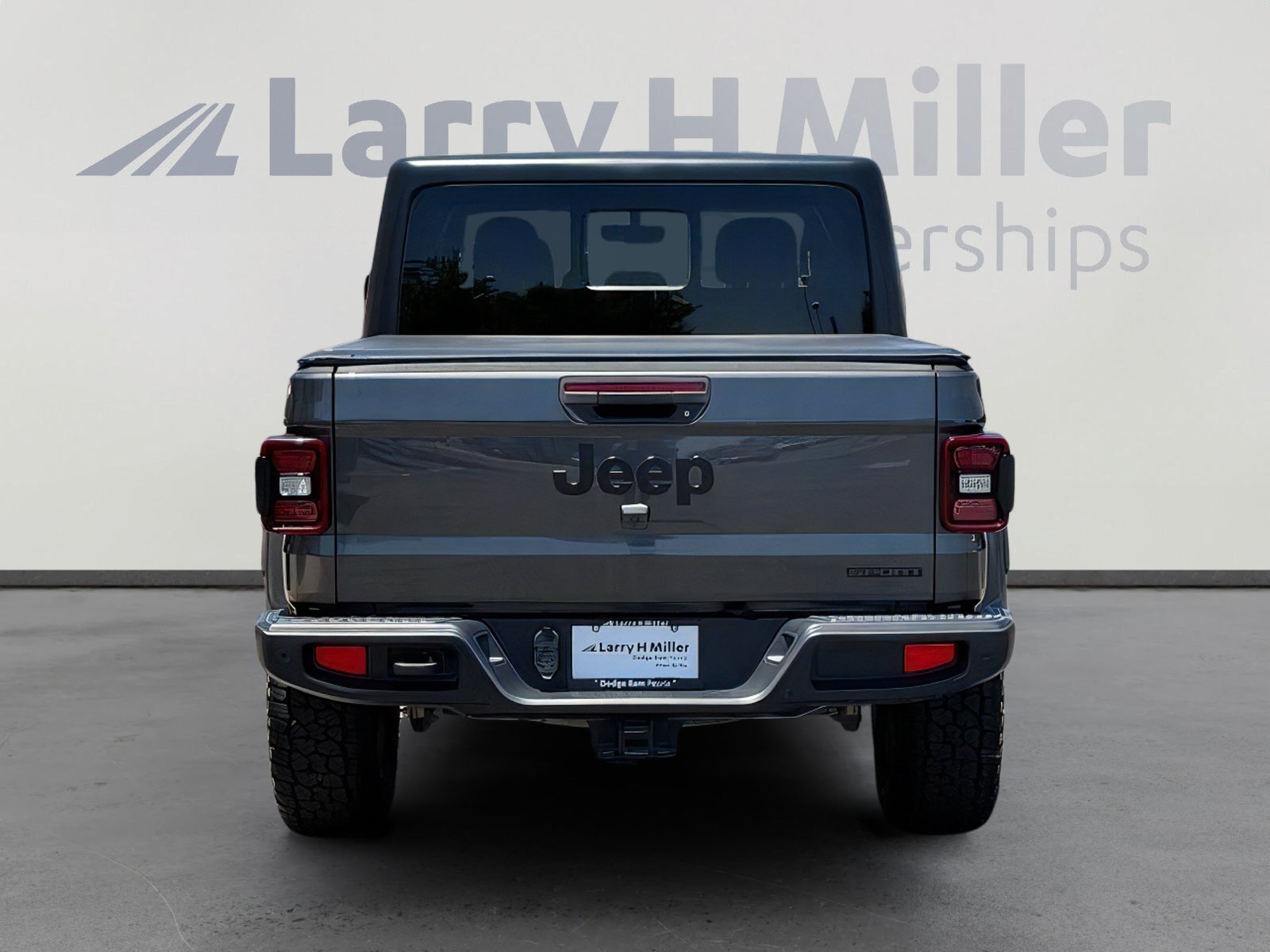 Used 2021 Jeep Gladiator Sport AWD/4WD image 5