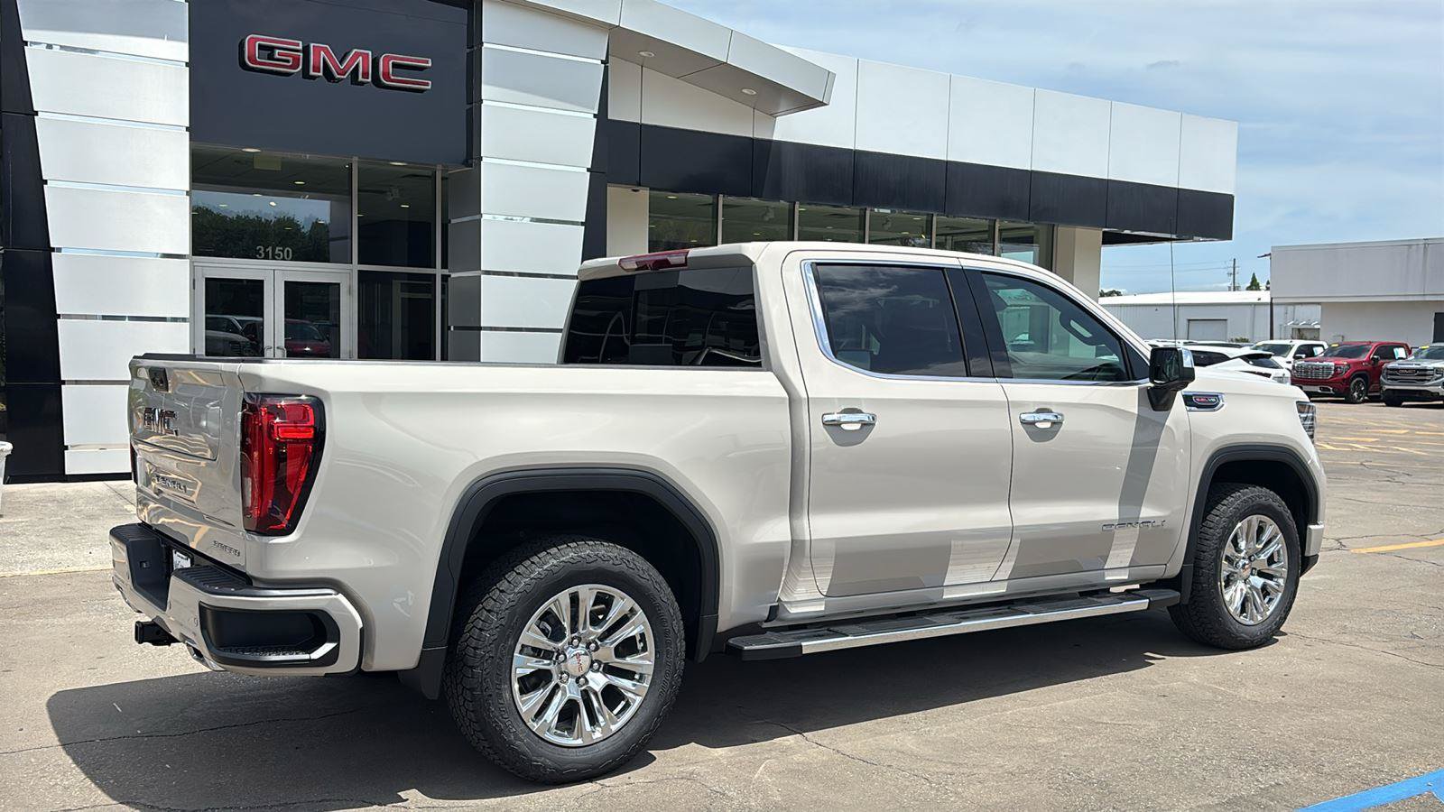 New 2026 GMC Sierra 1500 Denali AWD/4WD image 8