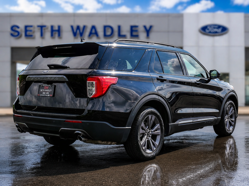 Used 2022 Ford Explorer XLT w/ Equipment Group 202A RWD image 7