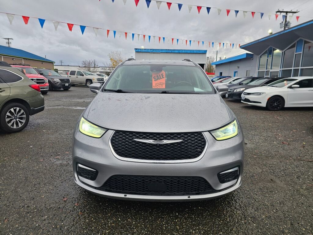 Used 2021 Chrysler Pacifica Touring-L image 2