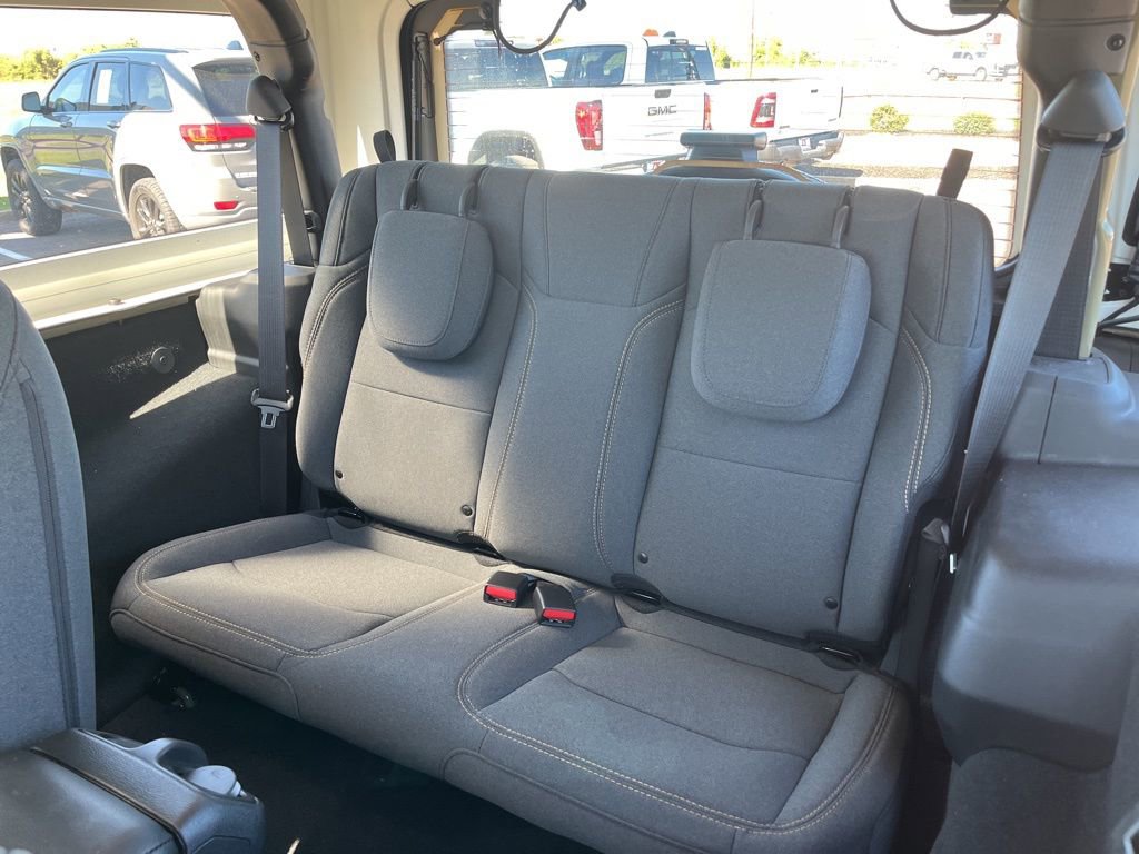 Used 2025 Jeep Wrangler Sport image 31