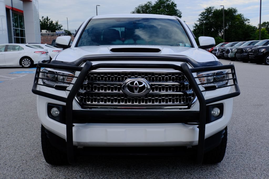 Used 2017 Toyota Tacoma TRD Sport w/ Tow Package (A/T) AWD/4WD image 8