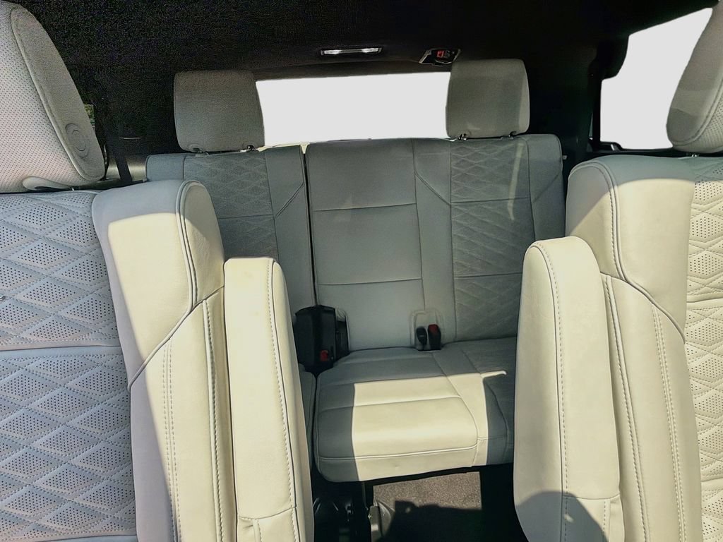 Used 2025 Cadillac Escalade Sport Platinum w/ LPO, ONYX Package AWD/4WD image 30