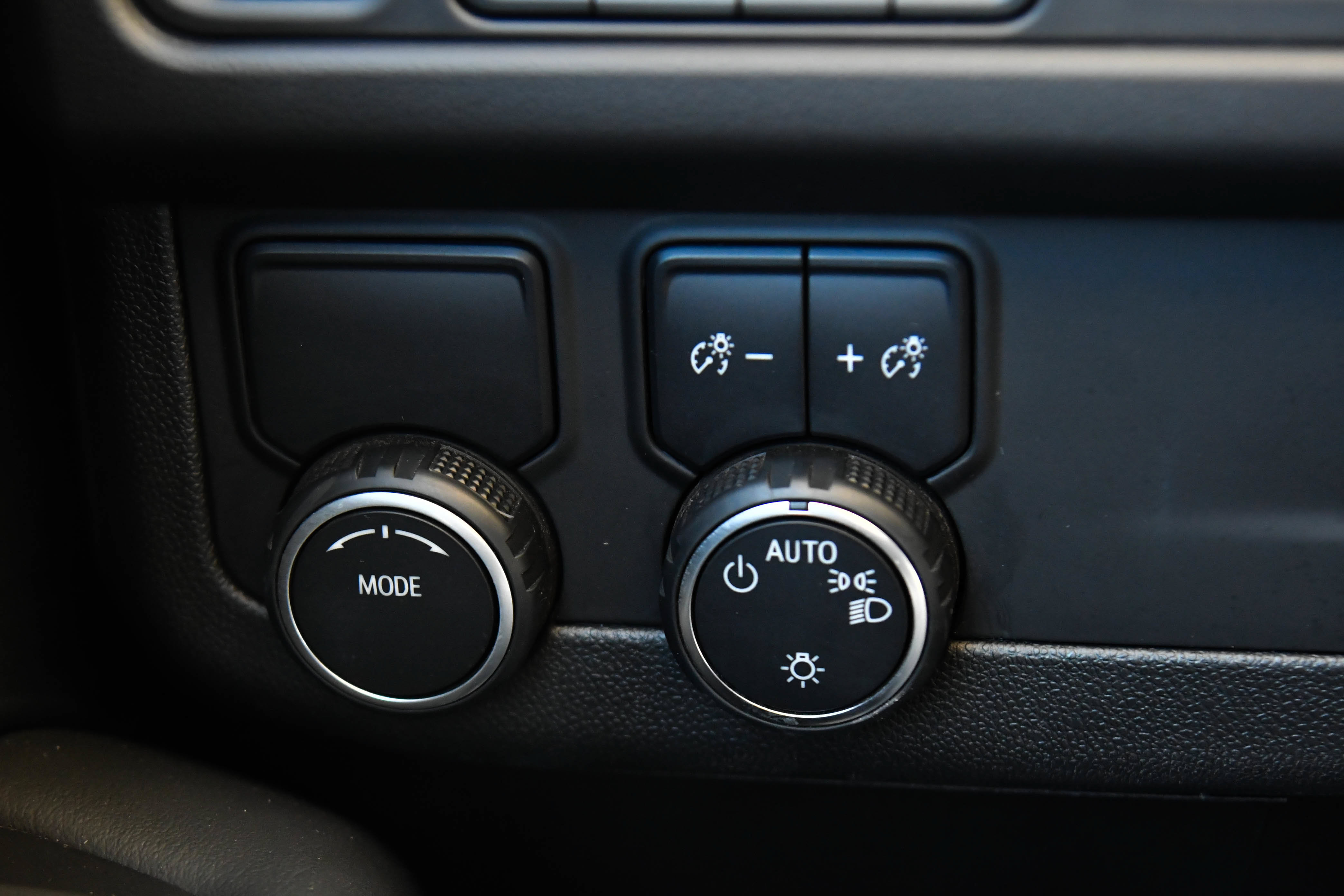Used 2023 Chevrolet Suburban Premier RWD image 36