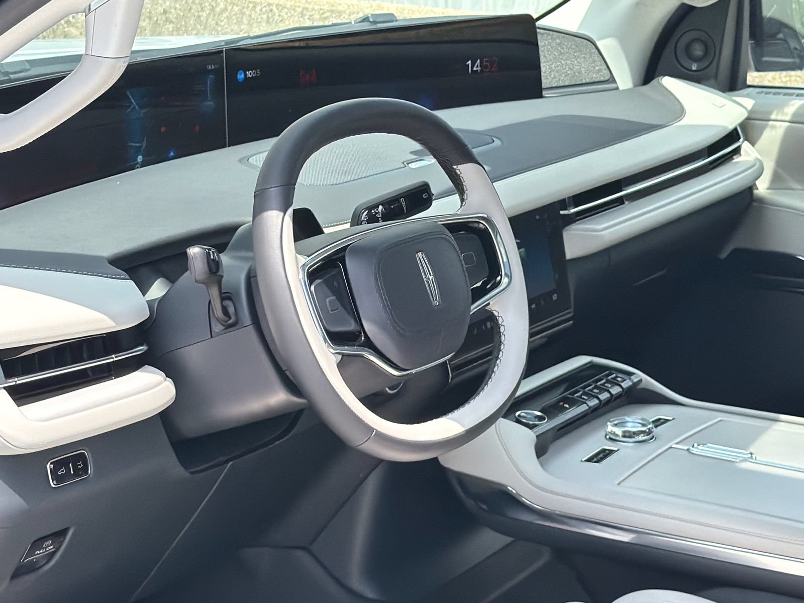 New 2026 Lincoln Navigator L Reserve AWD/4WD image 16