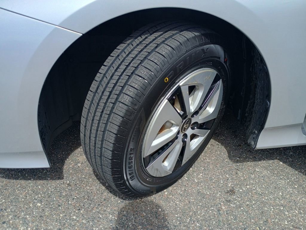 Used 2018 Toyota Prius Two FWD image 9