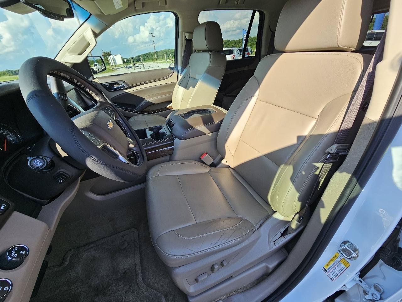 Used 2018 Chevrolet Tahoe LT w/ Luxury Package AWD/4WD image 16