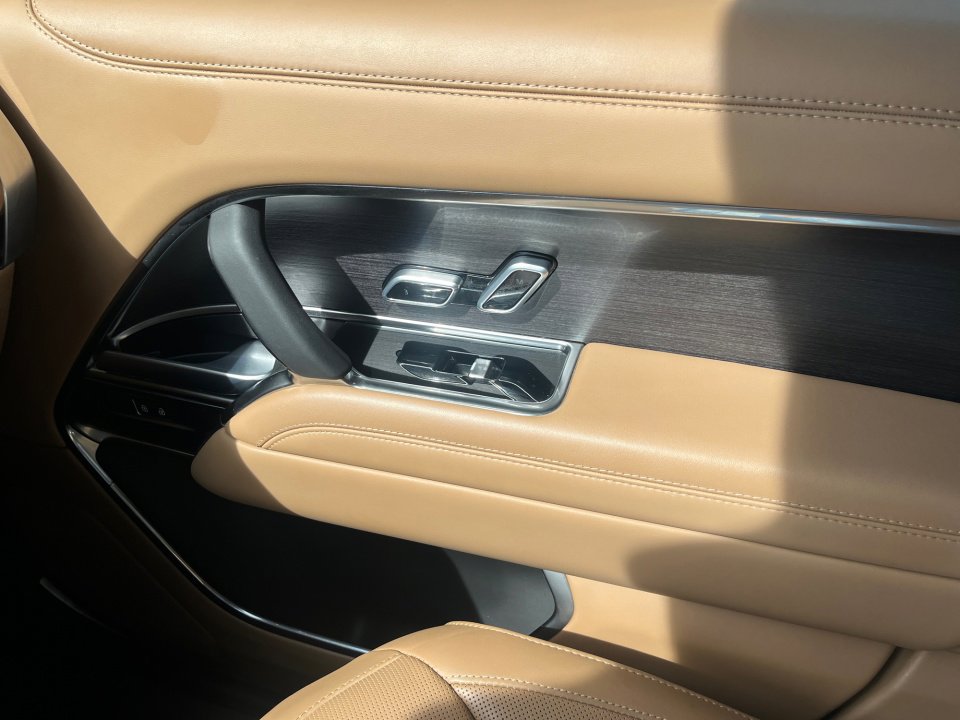 Certified 2024 Land Rover Range Rover SE AWD/4WD image 31