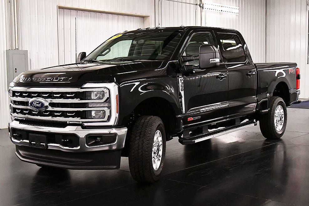 New 2026 Ford F350 XLT w/ XLT Premium Package AWD/4WD image 3