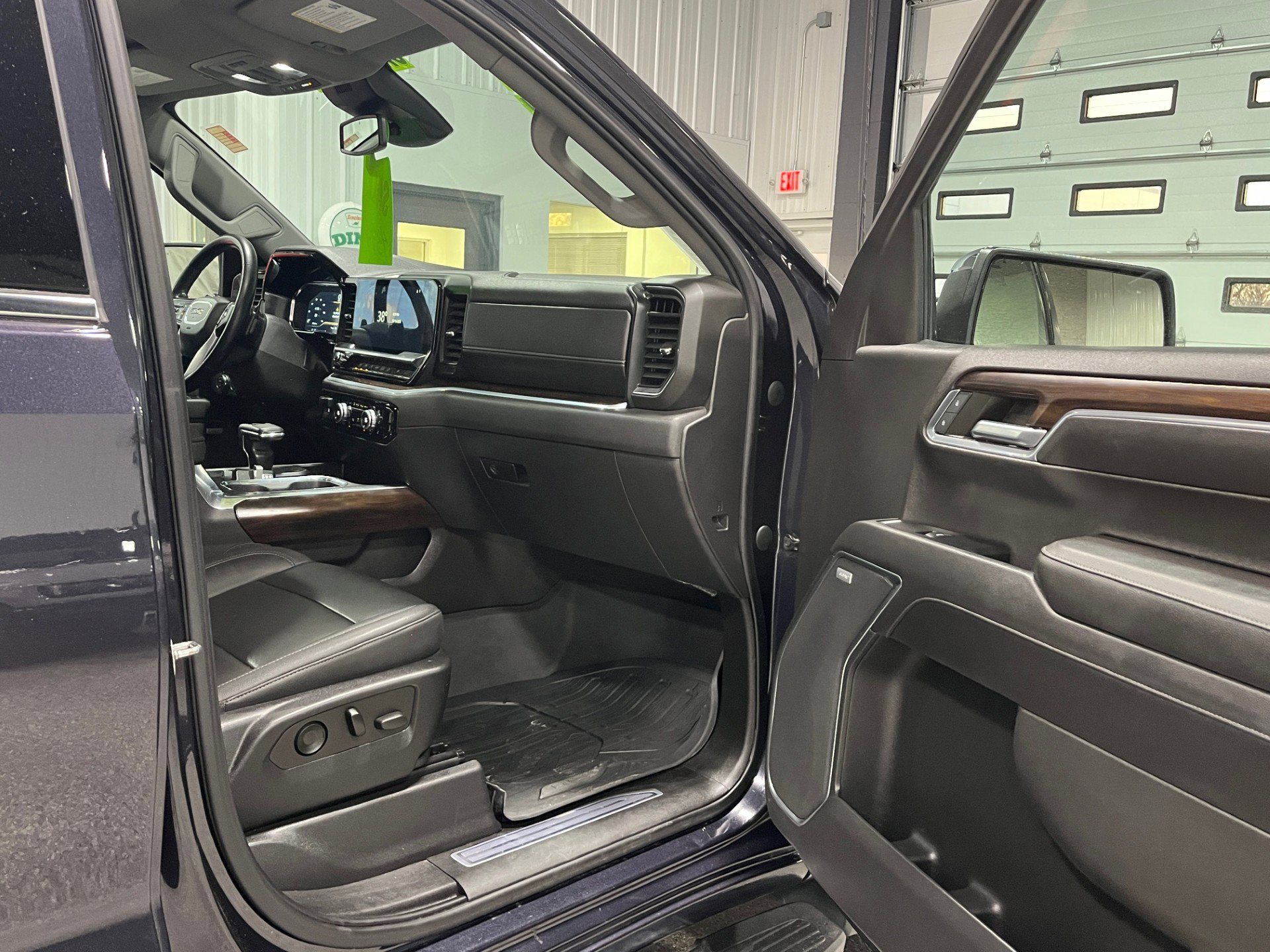 Certified 2022 GMC Sierra 1500 SLT w/ SLT Premium Plus Package image 10