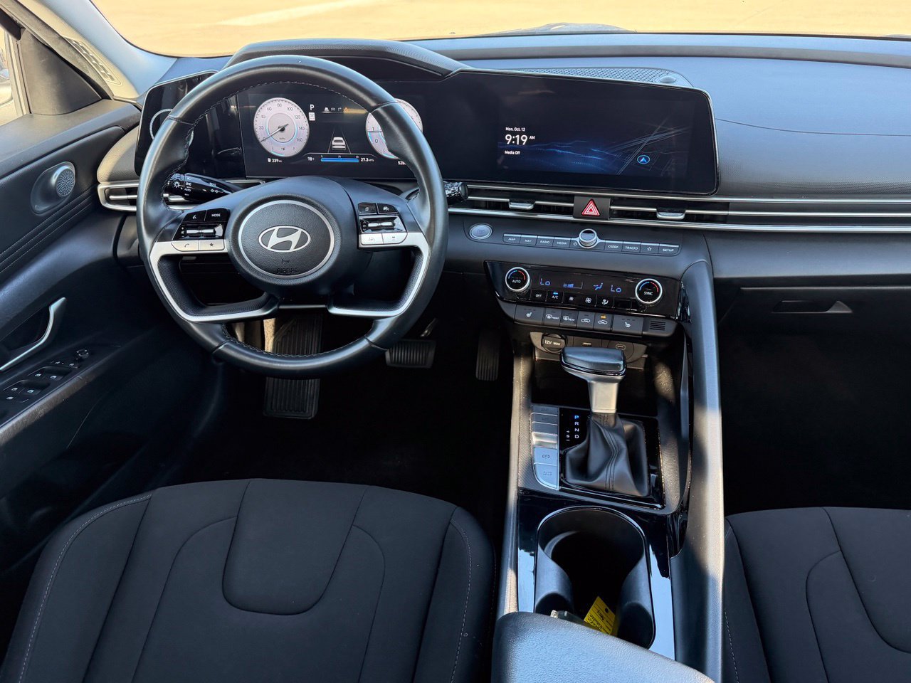 Used 2025 Hyundai Elantra SEL FWD image 12