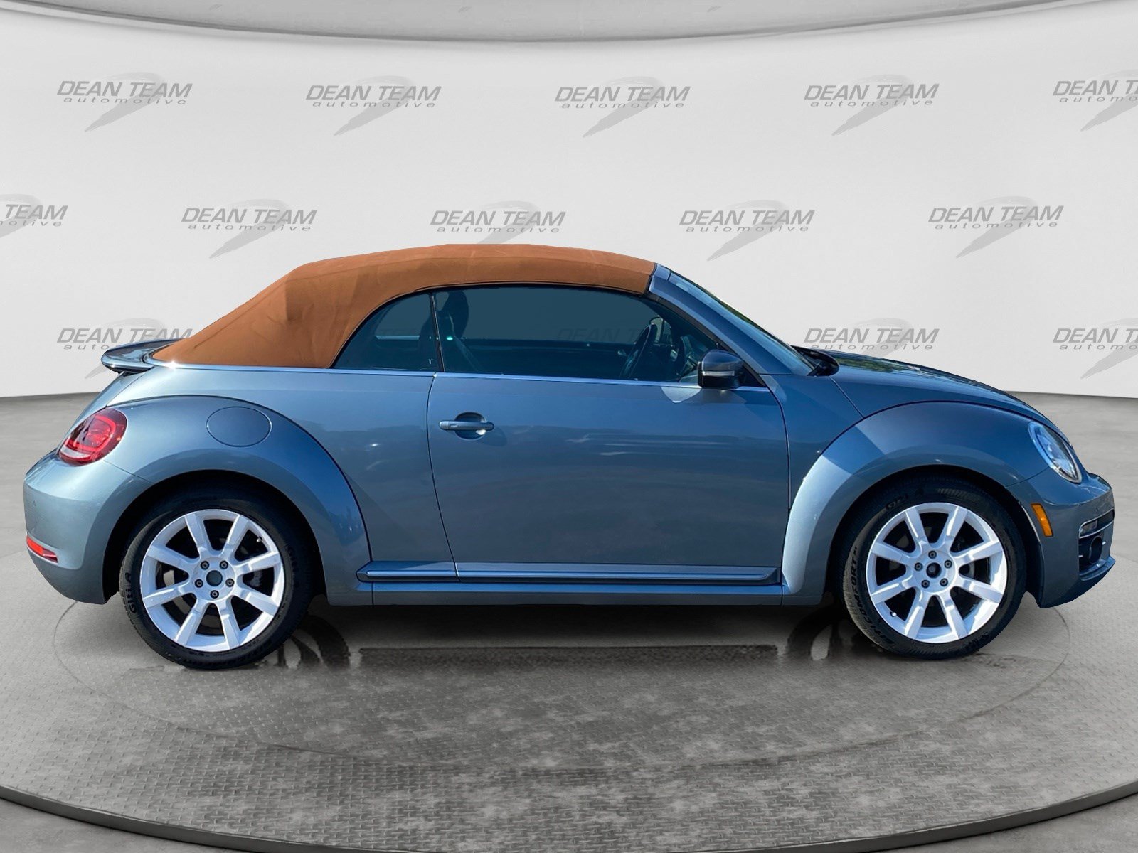 Used 2019 Volkswagen Beetle 2.0T Final Edition SEL FWD image 9