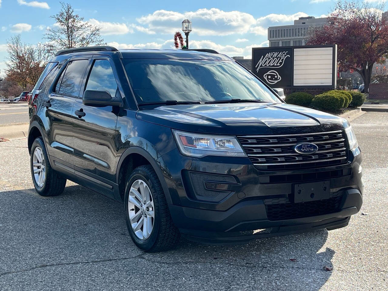Used 2017 Ford Explorer 4WD image 1
