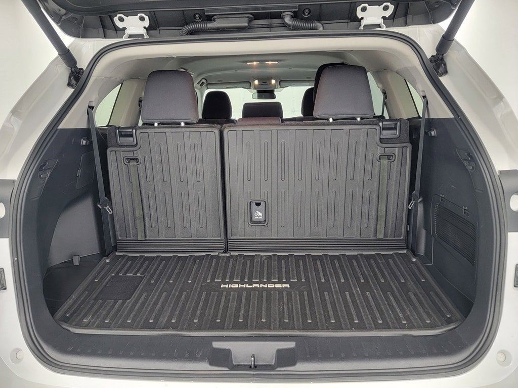 Certified 2025 Toyota Highlander LE image 29