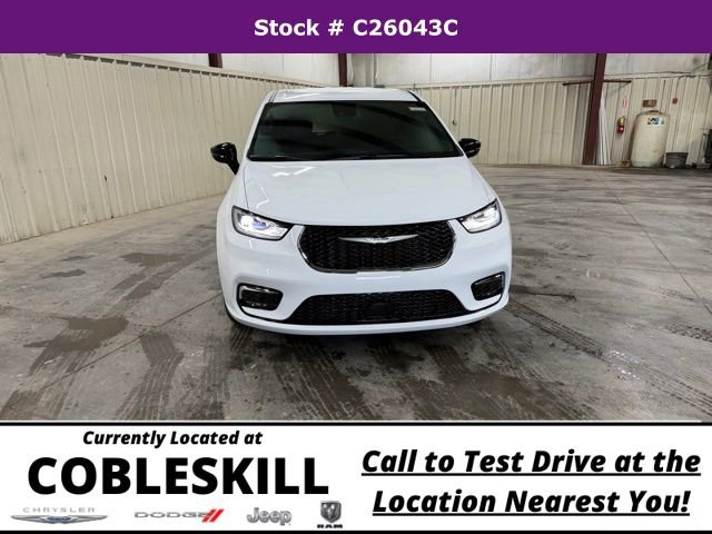 New 2026 Chrysler Pacifica Select image 2