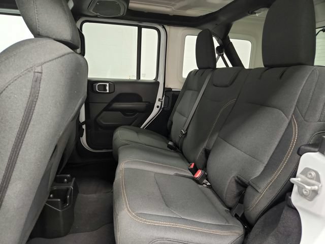 Used 2025 Jeep Wrangler Unlimited Sahara AWD/4WD image 32