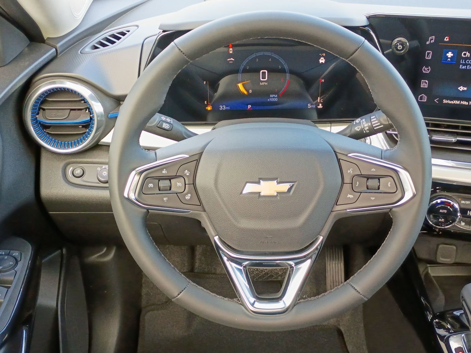 New 2026 Chevrolet Trax LT w/ Sunroof Package image 27