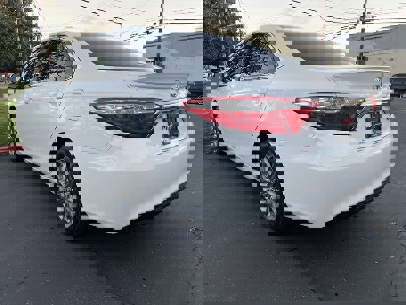 Used 2017 Toyota Camry SE image 9