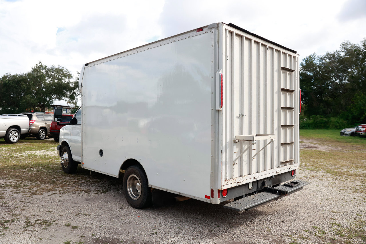 Used 2004 Chevrolet Express 3500 image 5
