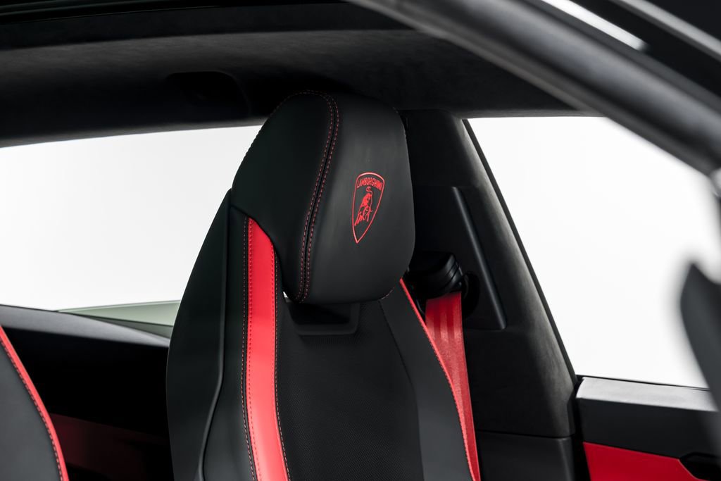Used 2025 Lamborghini Urus SE image 41