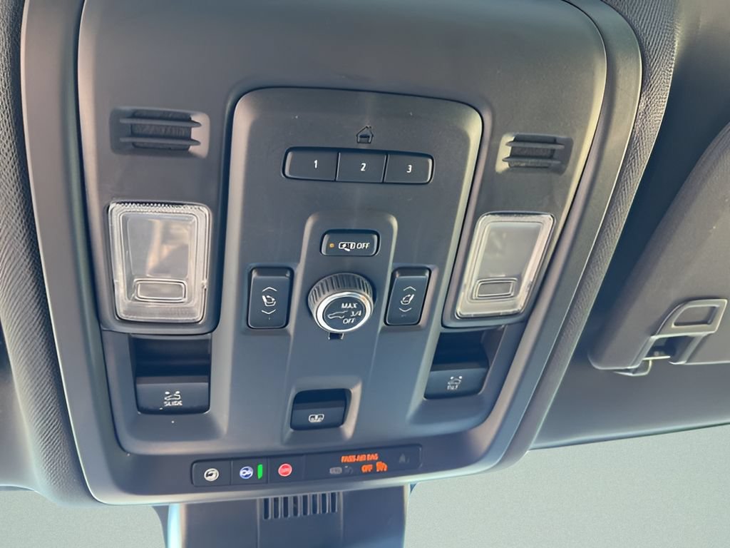 Used 2024 Chevrolet Suburban RST w/ Luxury Package AWD/4WD image 18
