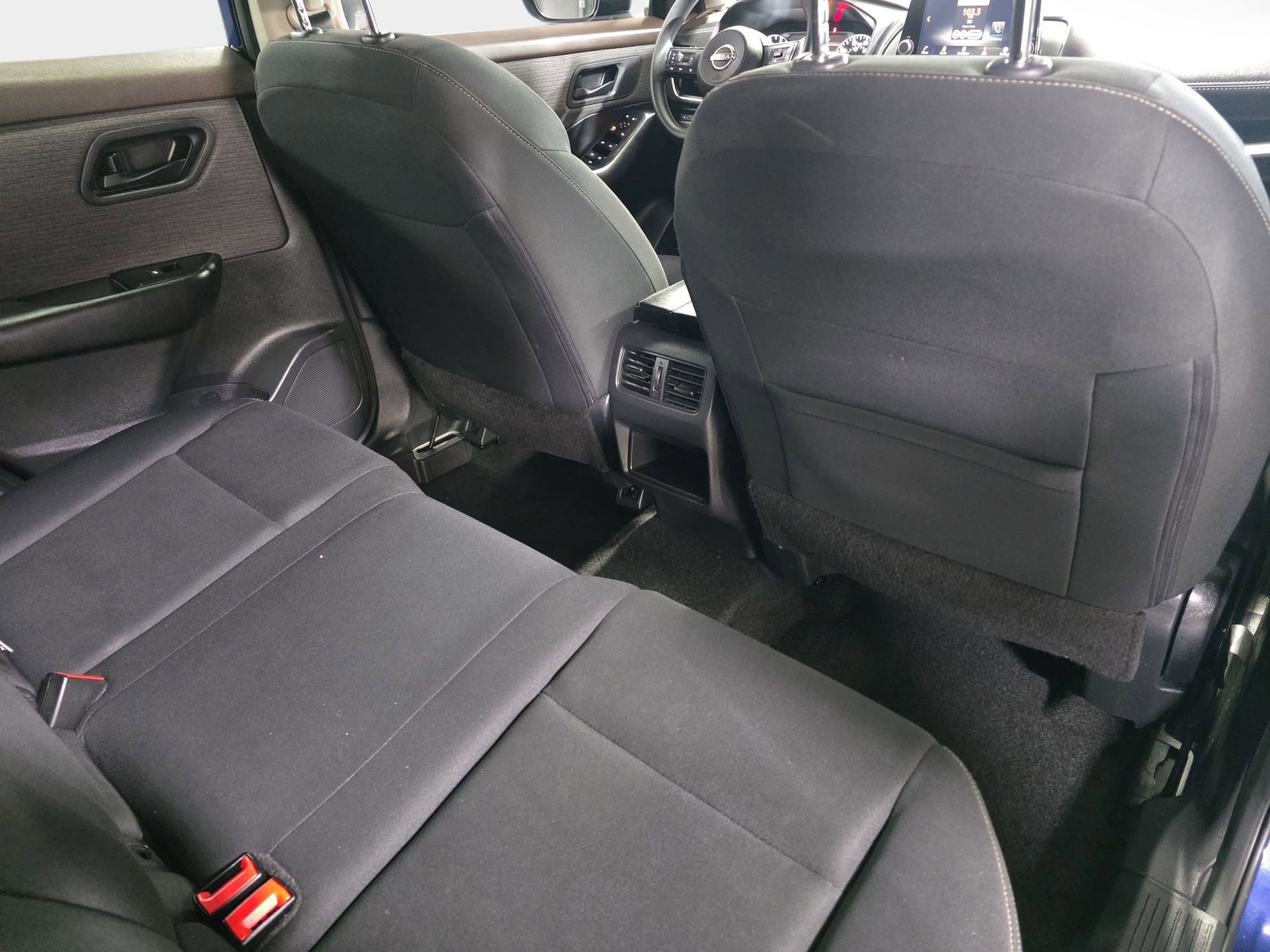 Used 2023 Nissan Rogue S image 11