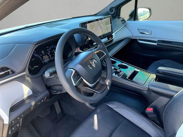 Used 2026 Toyota Sienna XSE FWD image 13