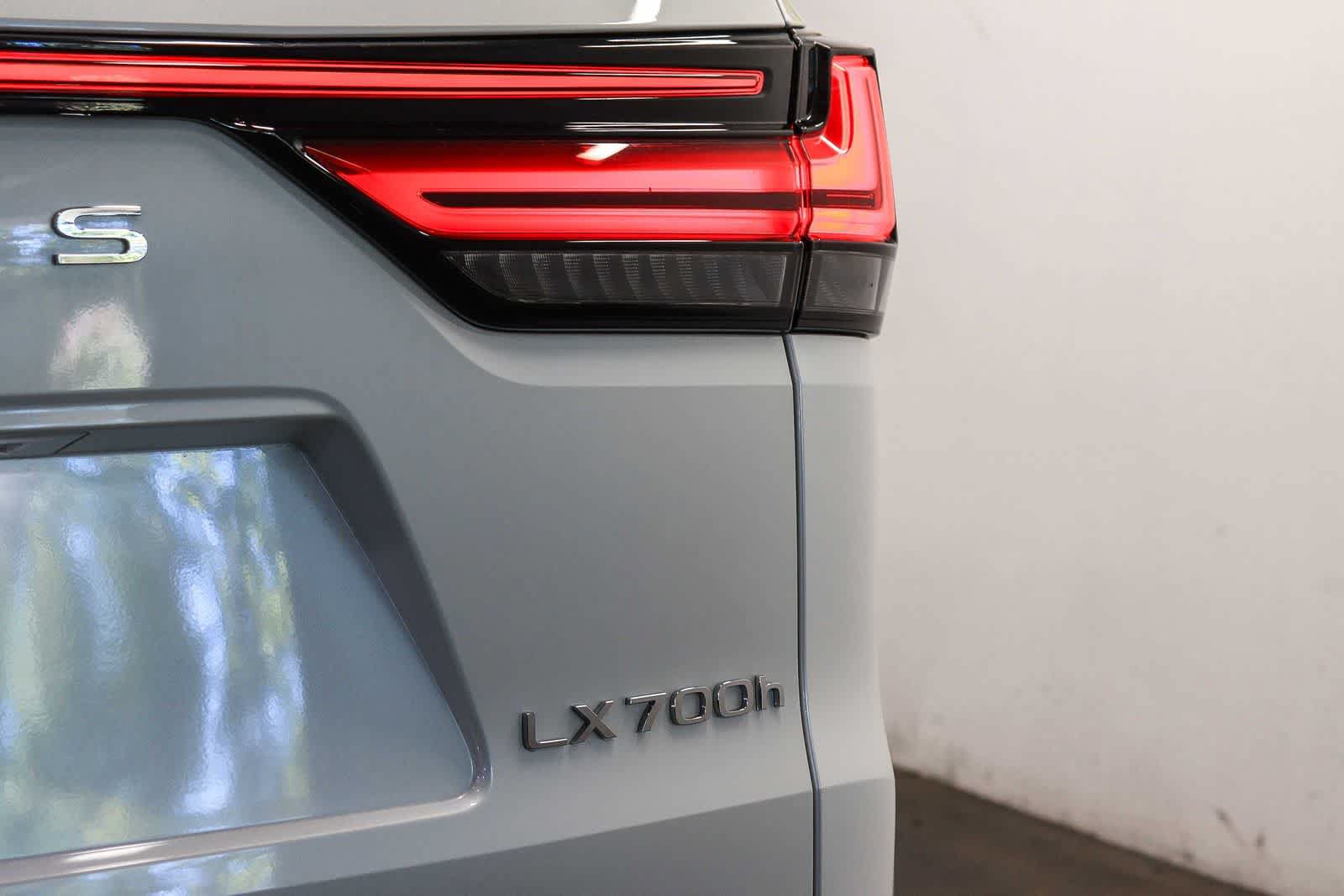 Certified 2025 Lexus LX 700h Luxury AWD/4WD image 12