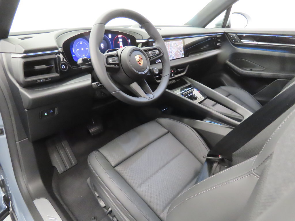 New 2026 Porsche Macan 4 Electric AWD/4WD image 4