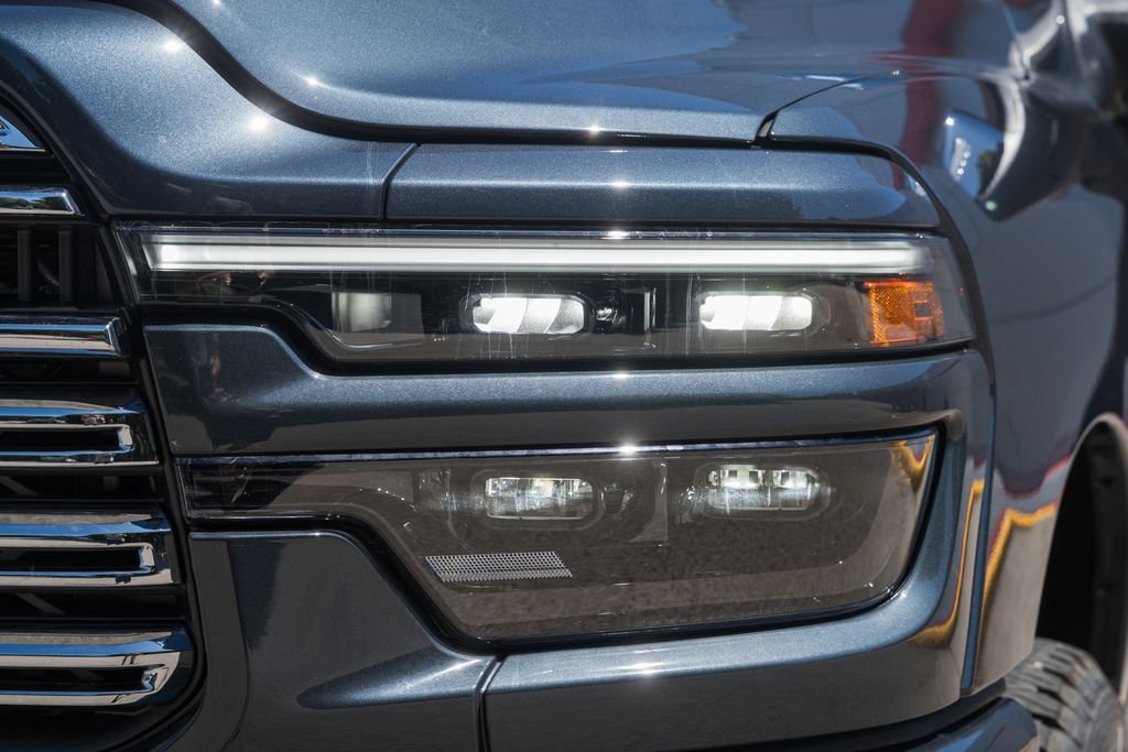 New 2026 RAM 2500 Laramie AWD/4WD image 13