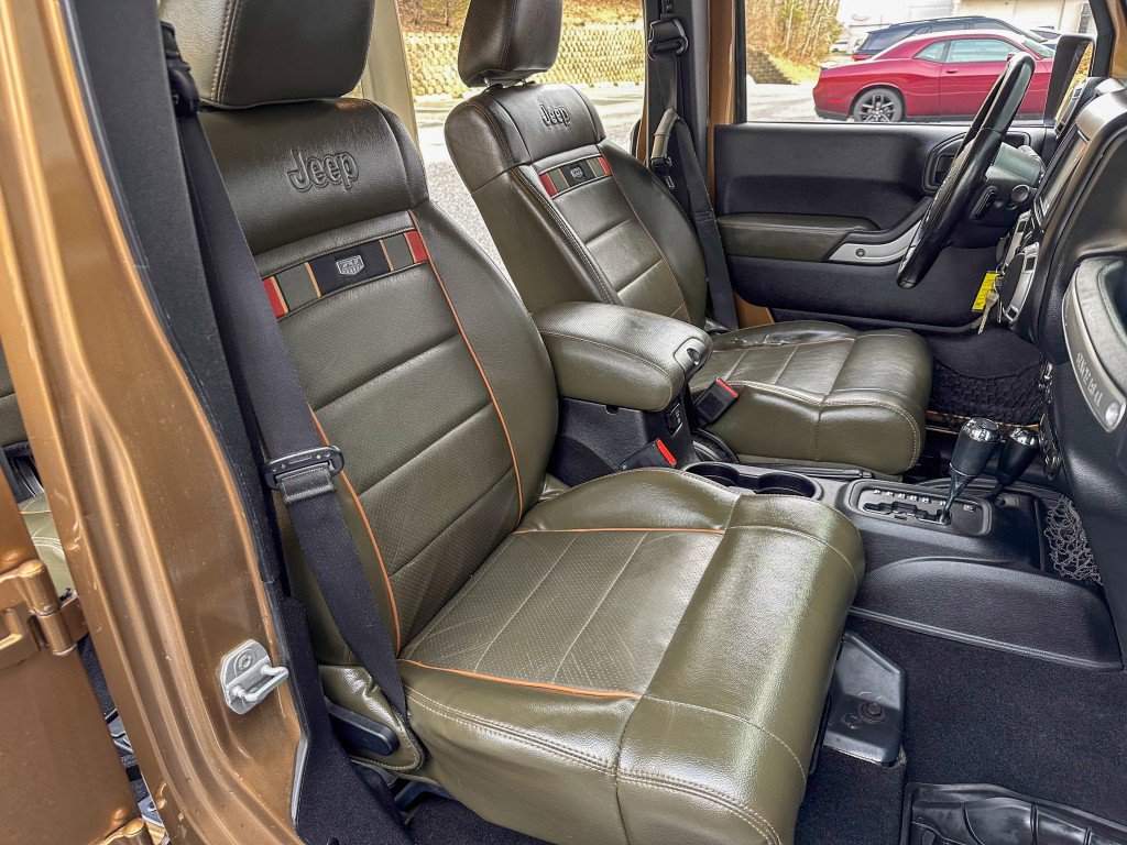 Used 2011 Jeep Wrangler Unlimited 70th Anniversary w/ Connectivity Group image 29