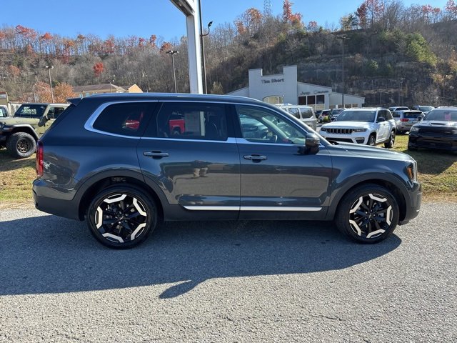 Used 2024 Kia Telluride S w/ S Sunroof Package image 2