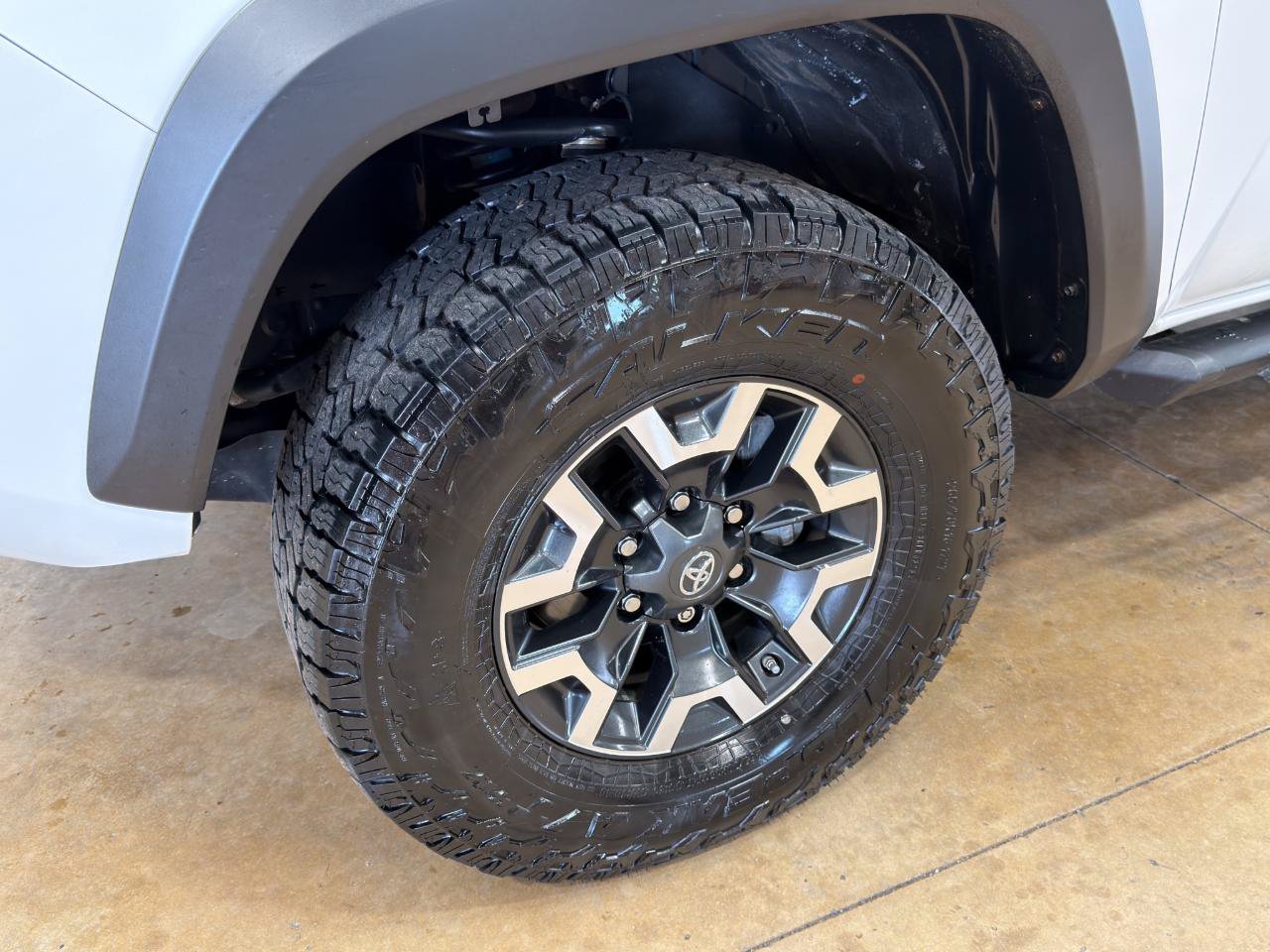 Used 2021 Toyota Tacoma TRD Off-Road w/ Technology Package AWD/4WD image 11