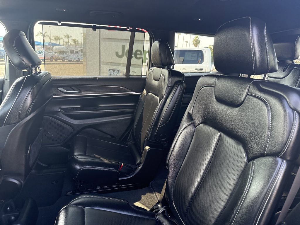 Used 2024 Jeep Grand Cherokee L Limited w/ Luxury Tech Group II image 16