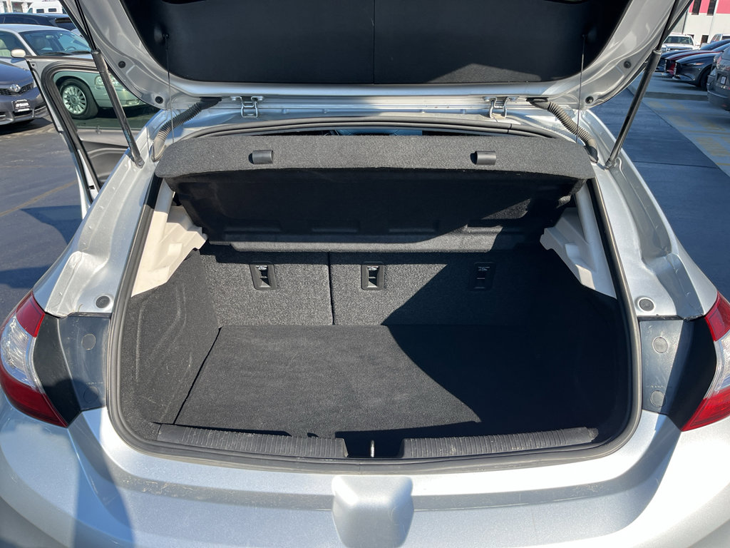 Used 2018 Chevrolet Cruze Premier FWD image 30