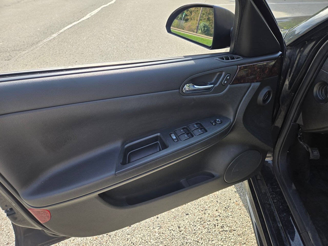 Used 2012 Chevrolet Impala LT w/ LT Sunroof Package FWD image 9