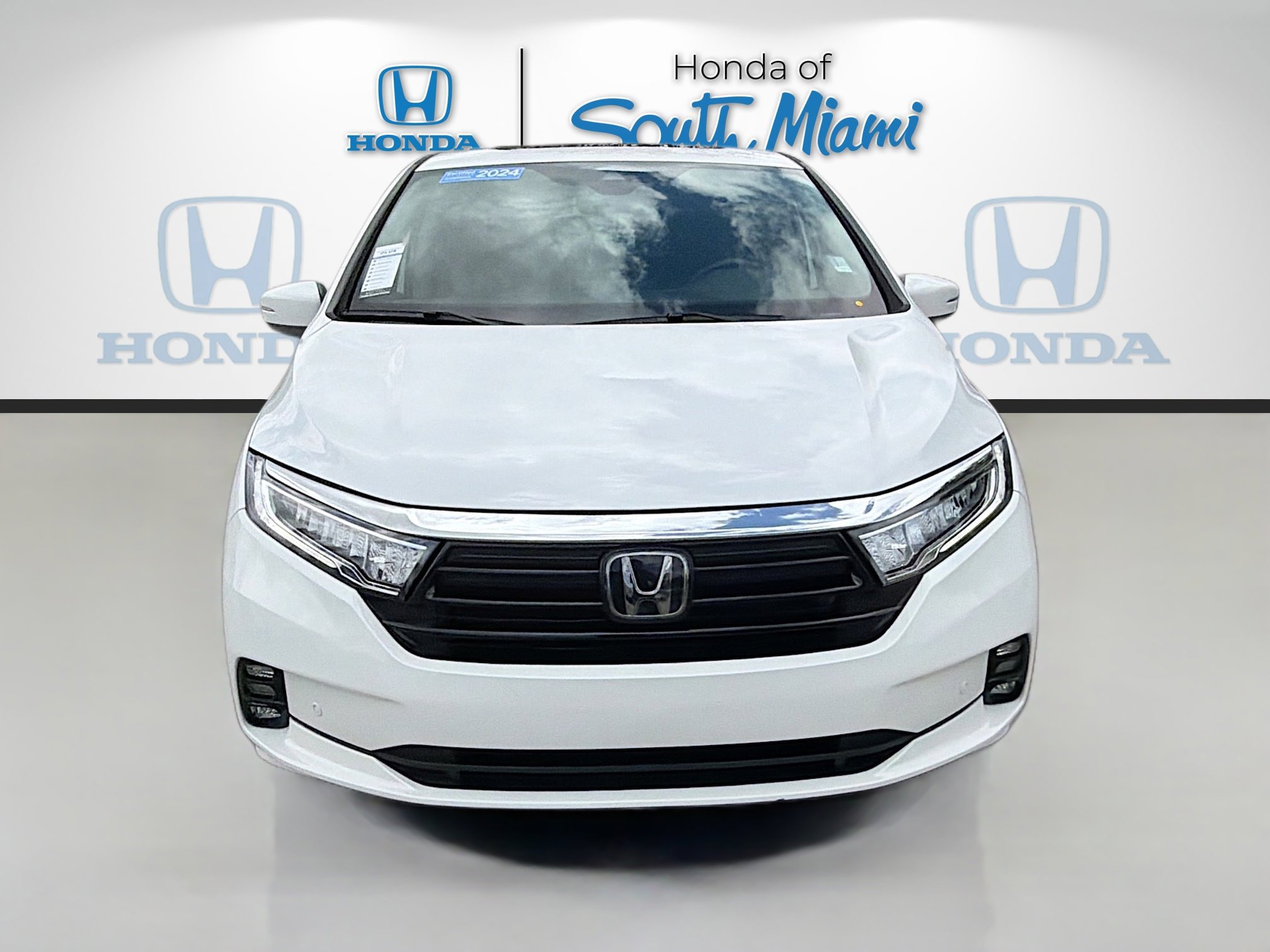 Certified 2024 Honda Odyssey Touring image 2